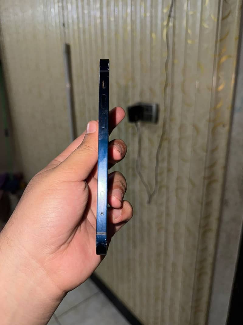 Apple iPhone 12 4