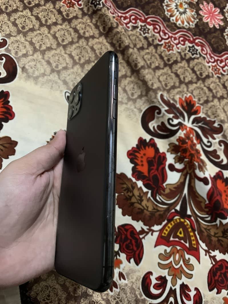 iPhone 11 Pro Max grey 2