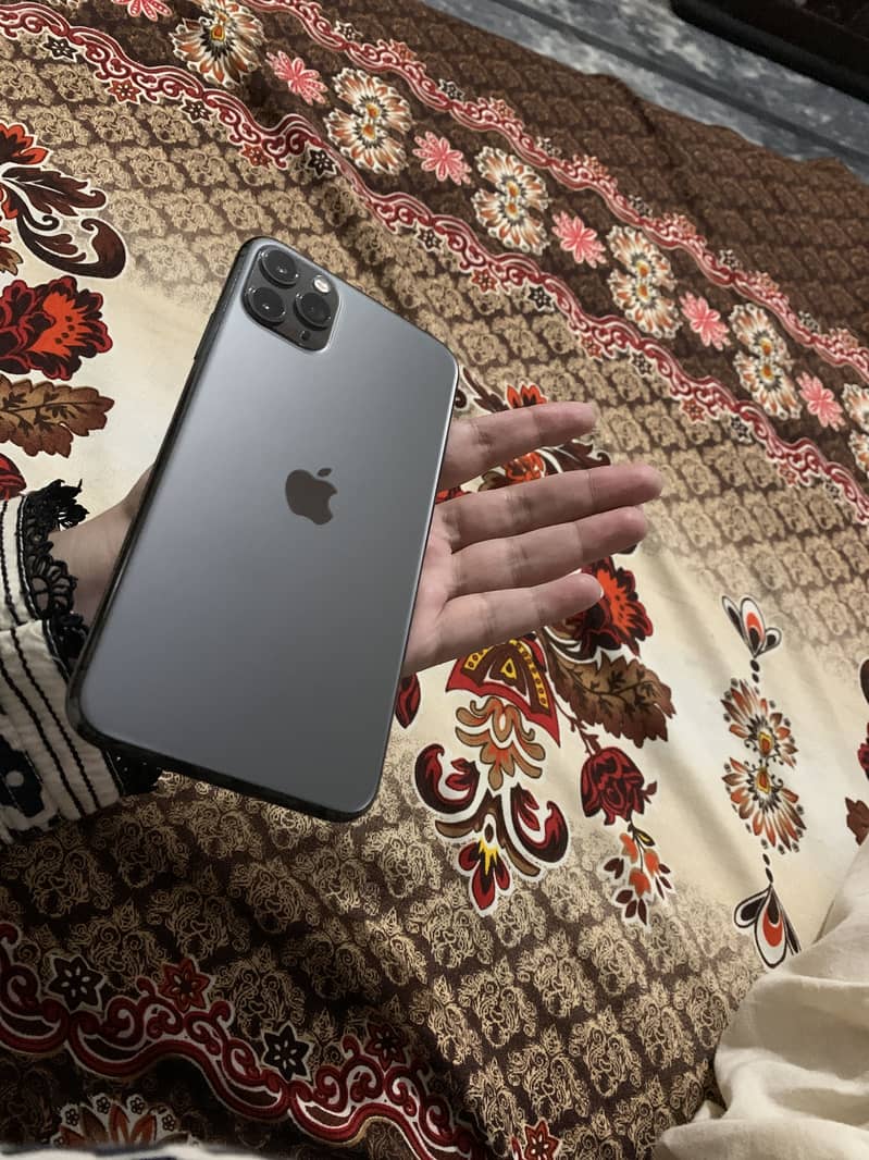 iPhone 11 Pro Max grey 3