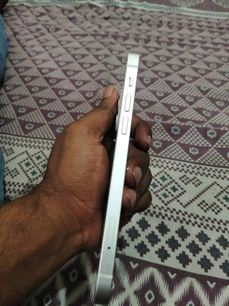 Apple iPhone 12 3