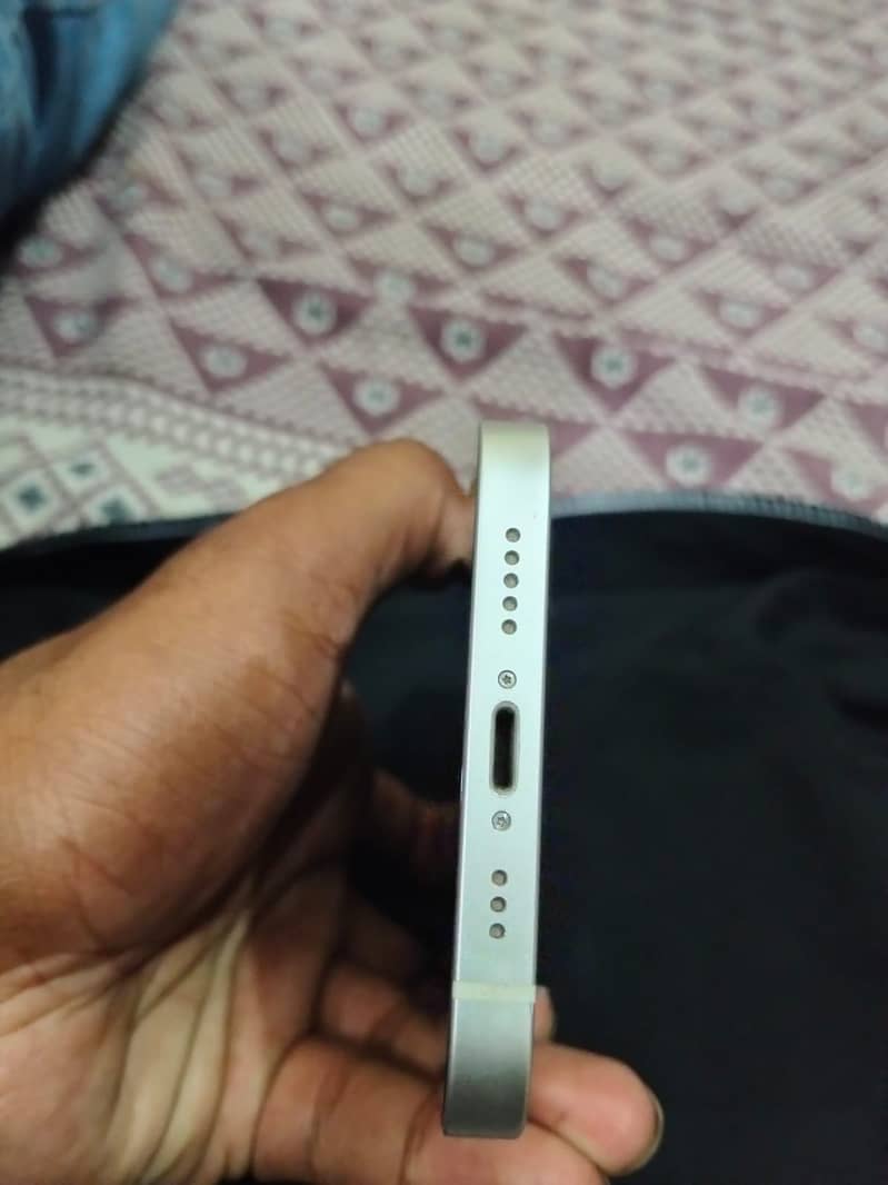 Apple iPhone 12 4