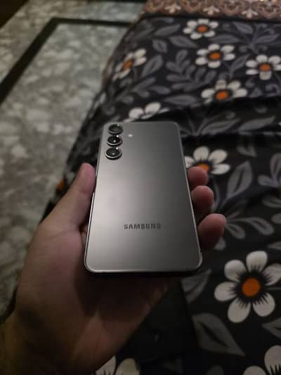 S24 8/256gb (3 month sim time)