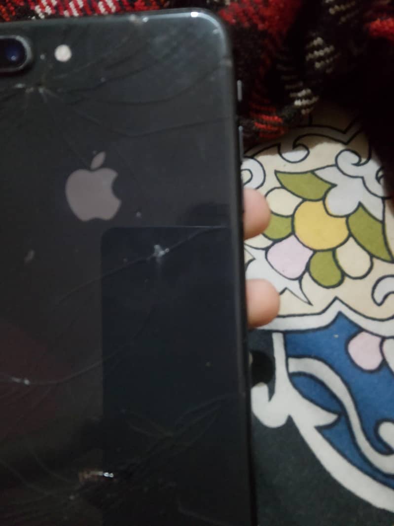 Apple iPhone 8 Plus 1