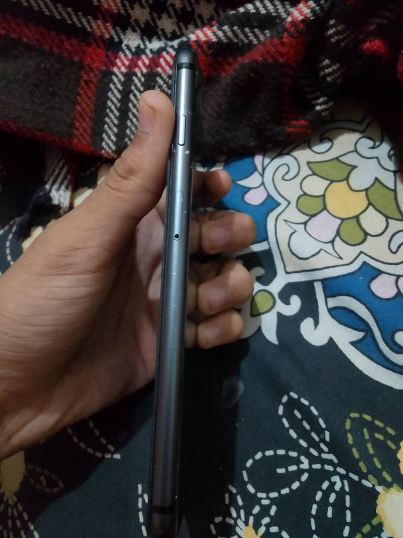 Apple iPhone 8 Plus 3