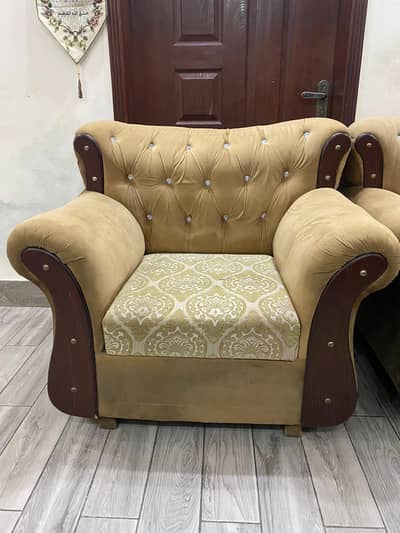 5-Seater Sofa Set un Good Condition