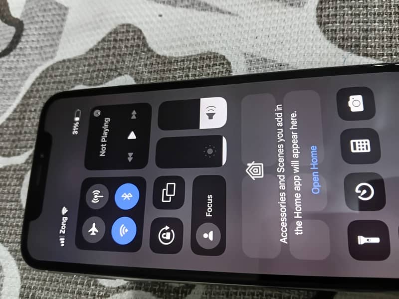 Apple iPhone X 4