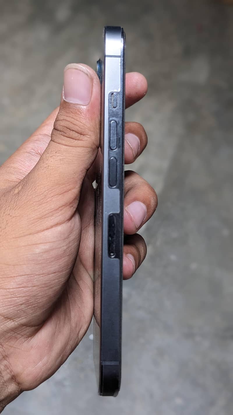 Apple iPhone 13 Pro 2