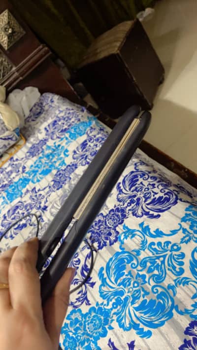 Hair straightener