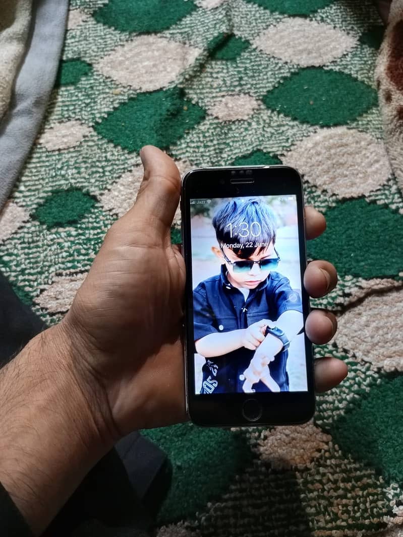 Apple iPhone 6S 4