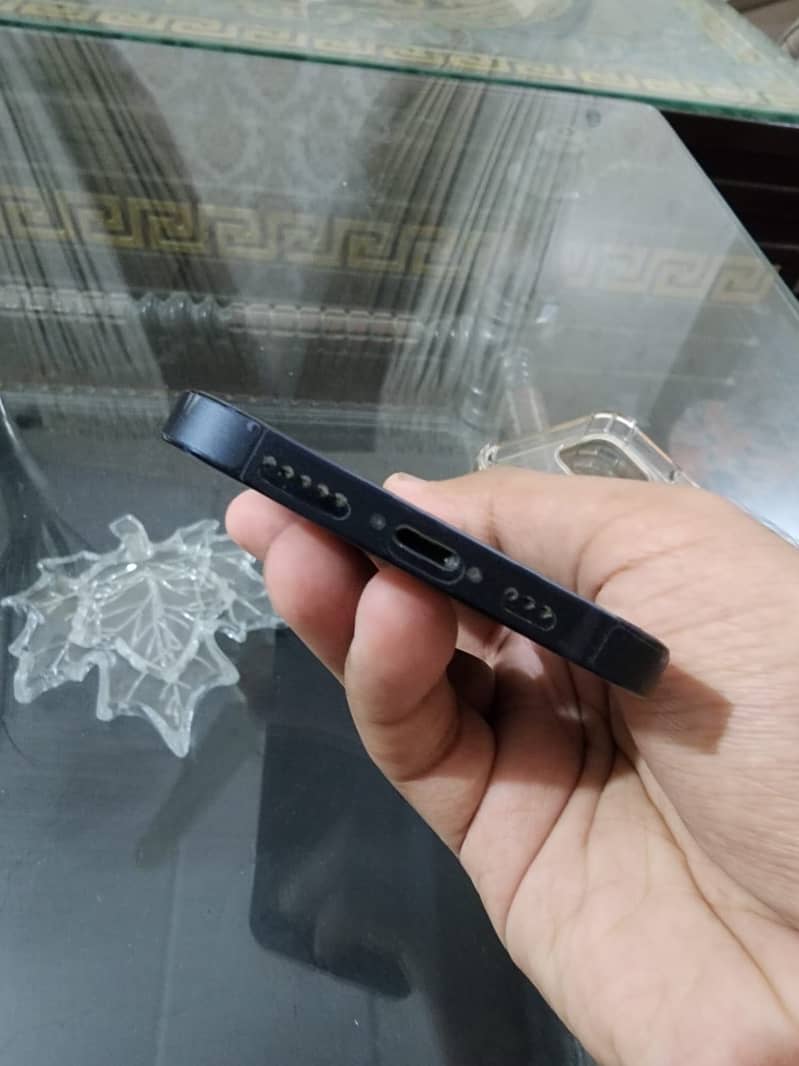 iPhone 12 4