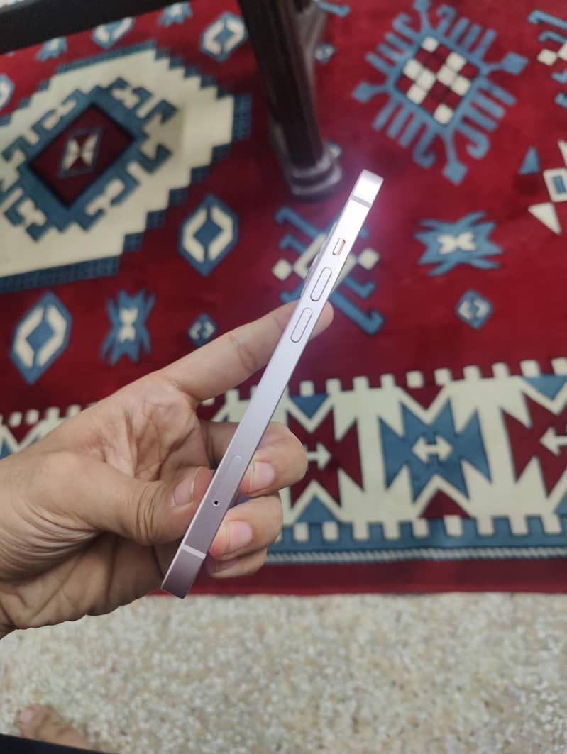 Apple iPhone 13 1
