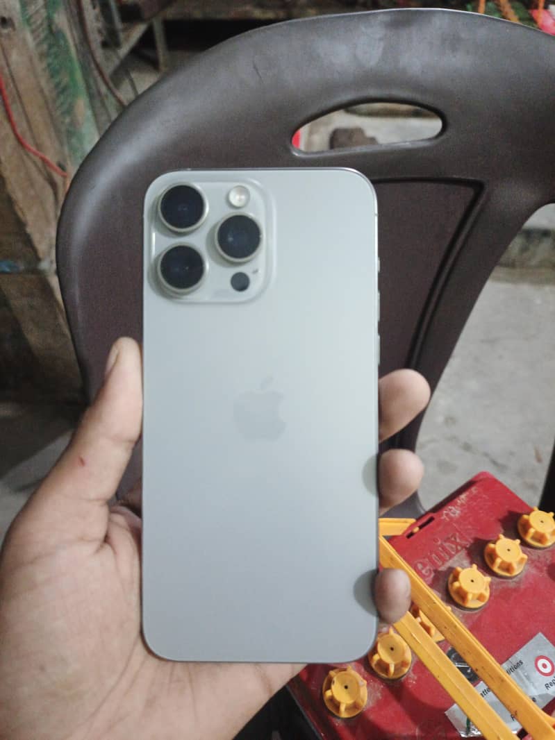 Apple iPhone 15 Pro Max 1