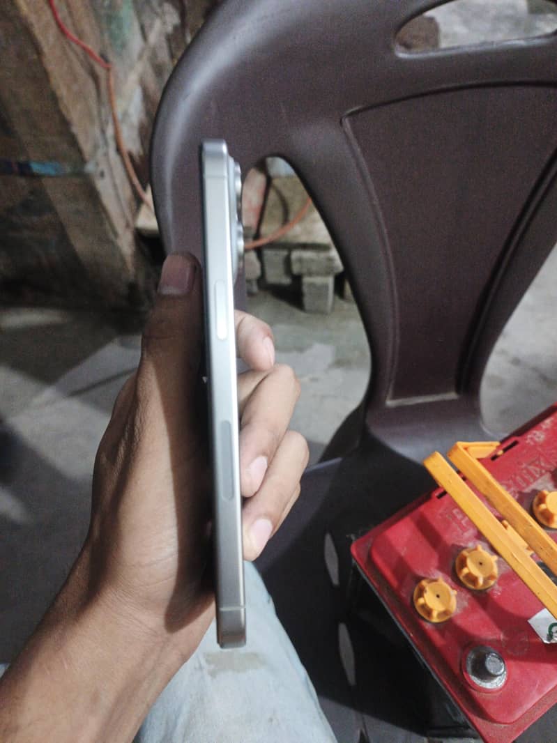 Apple iPhone 15 Pro Max 2