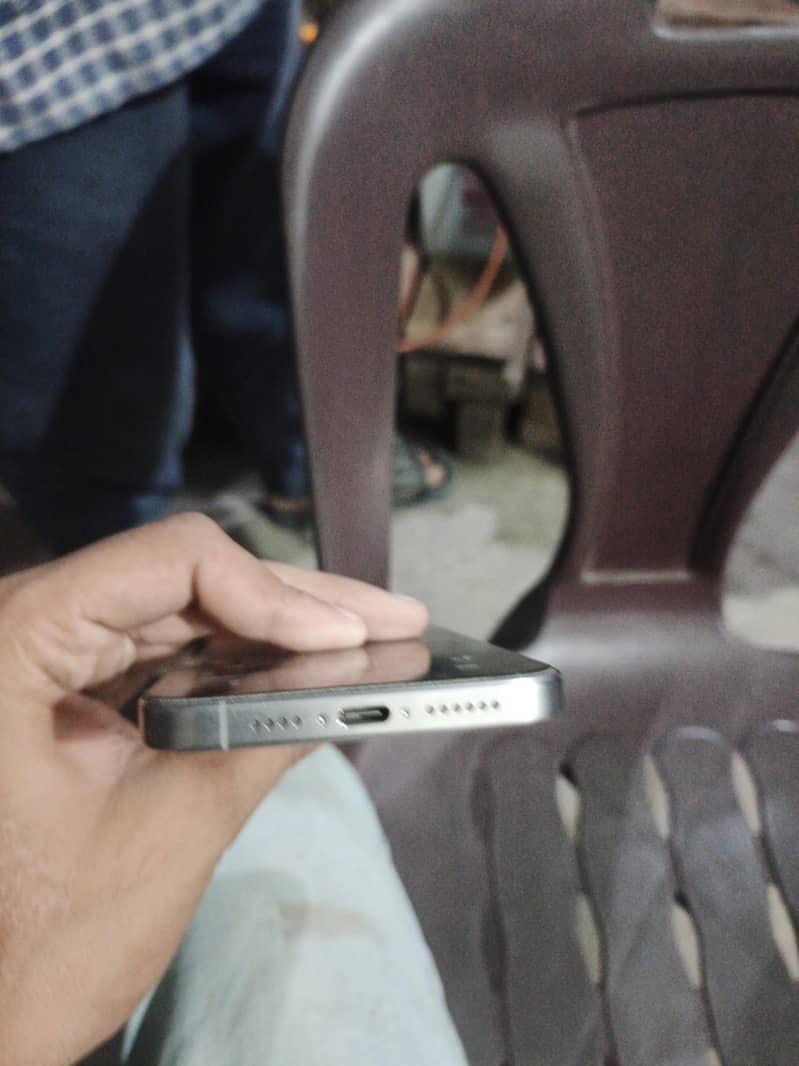 Apple iPhone 15 Pro Max 4