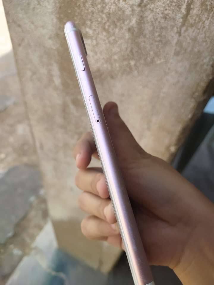 Apple iPhone 7 Plus 0