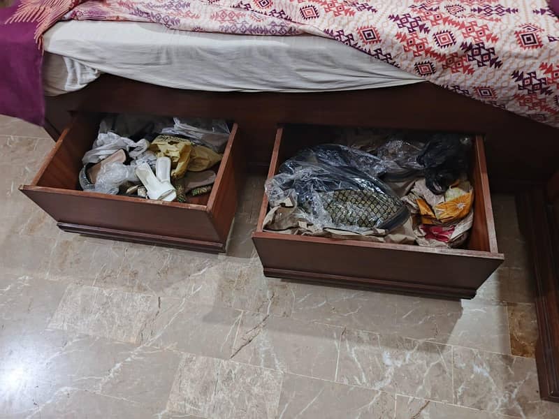 A complete Bedroom set 4