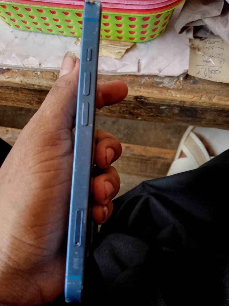 Apple iPhone 13 1