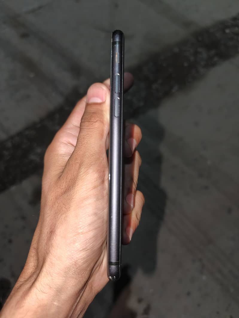 Apple iPhone 8 1