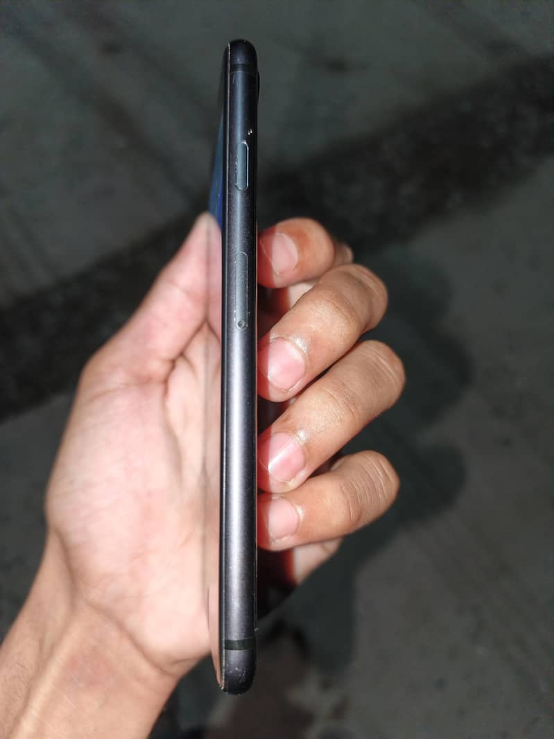 Apple iPhone 8 4
