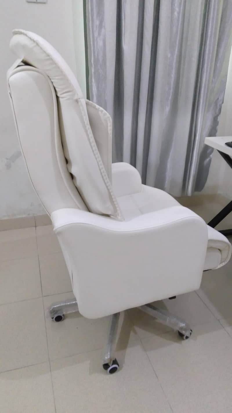 Executive Chair 1