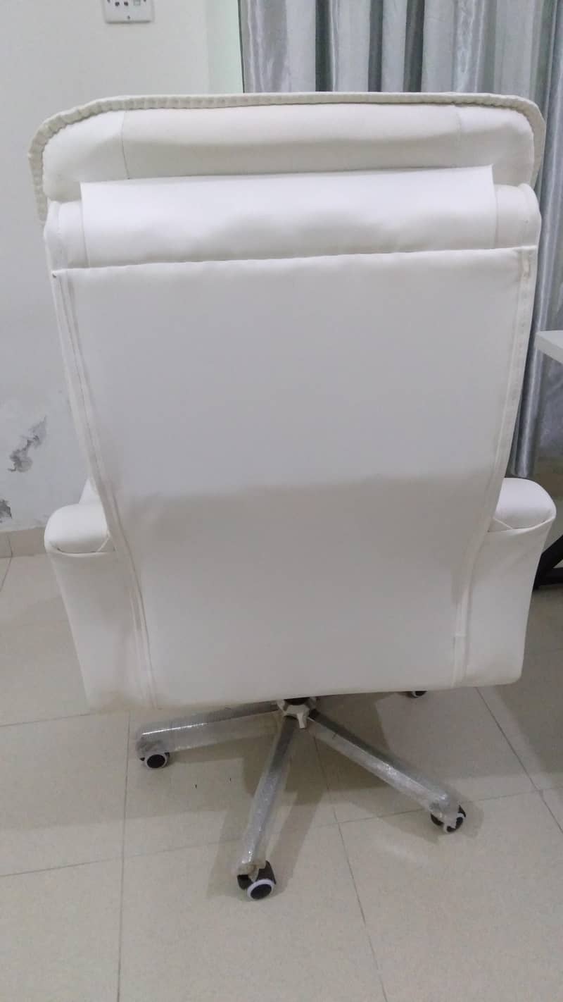 Executive Chair 3