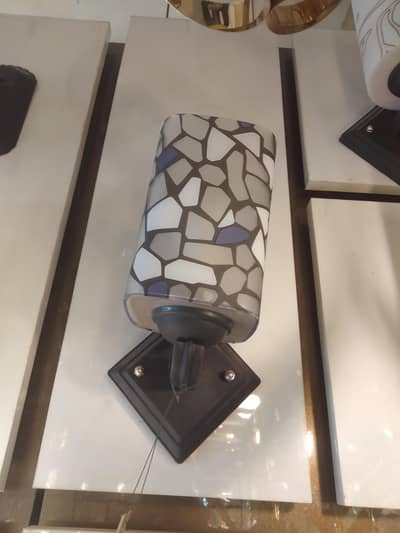 WALL LIGHT