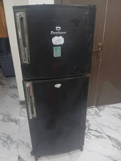DAWLANCE FRIDGE USED