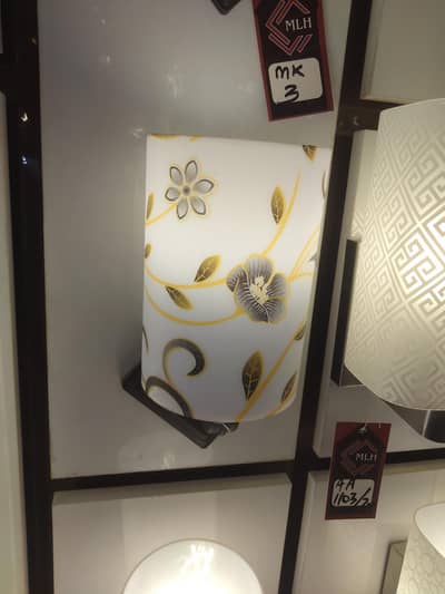 WALL LIGHT