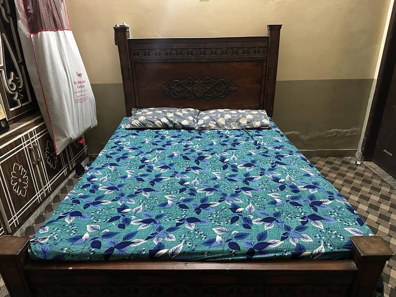 queen size bed 0