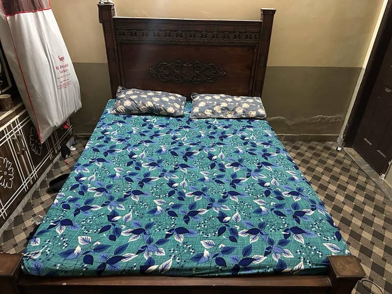 queen size bed 1