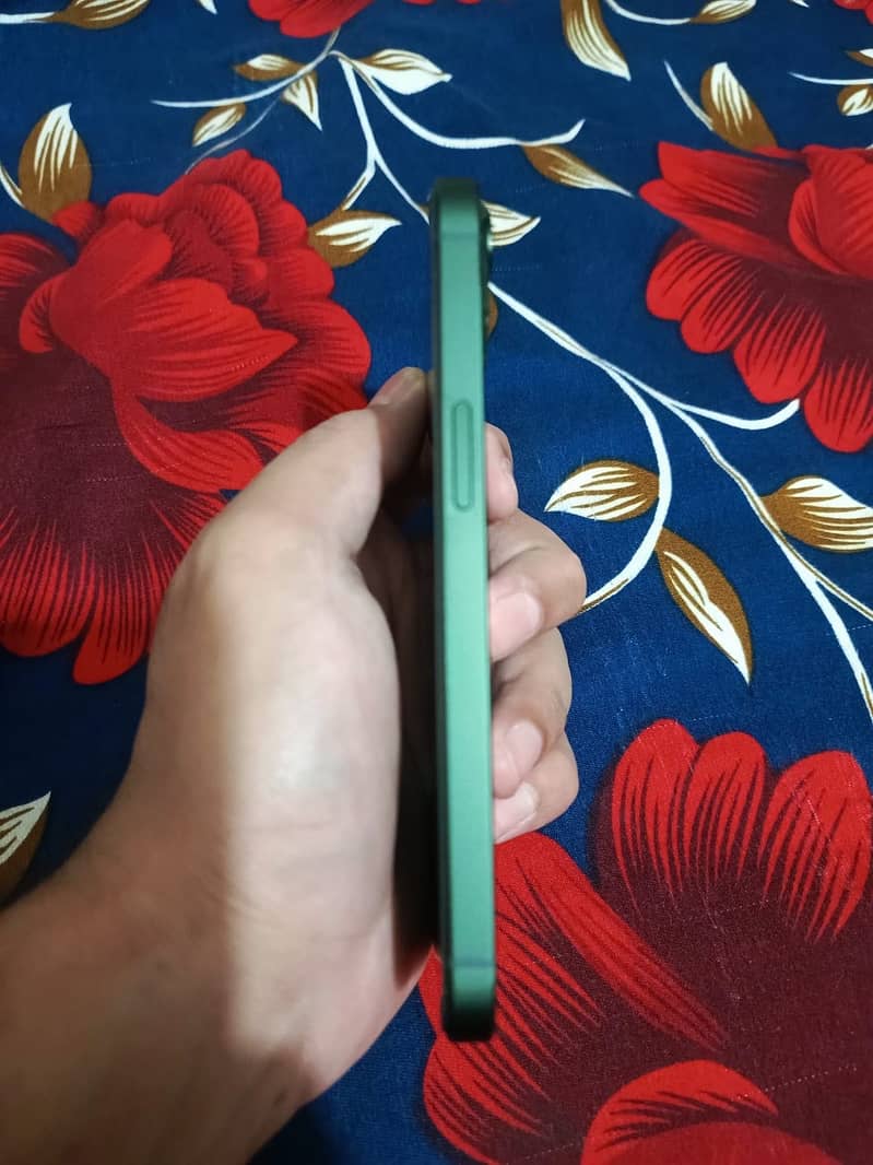 Apple iPhone 13 1