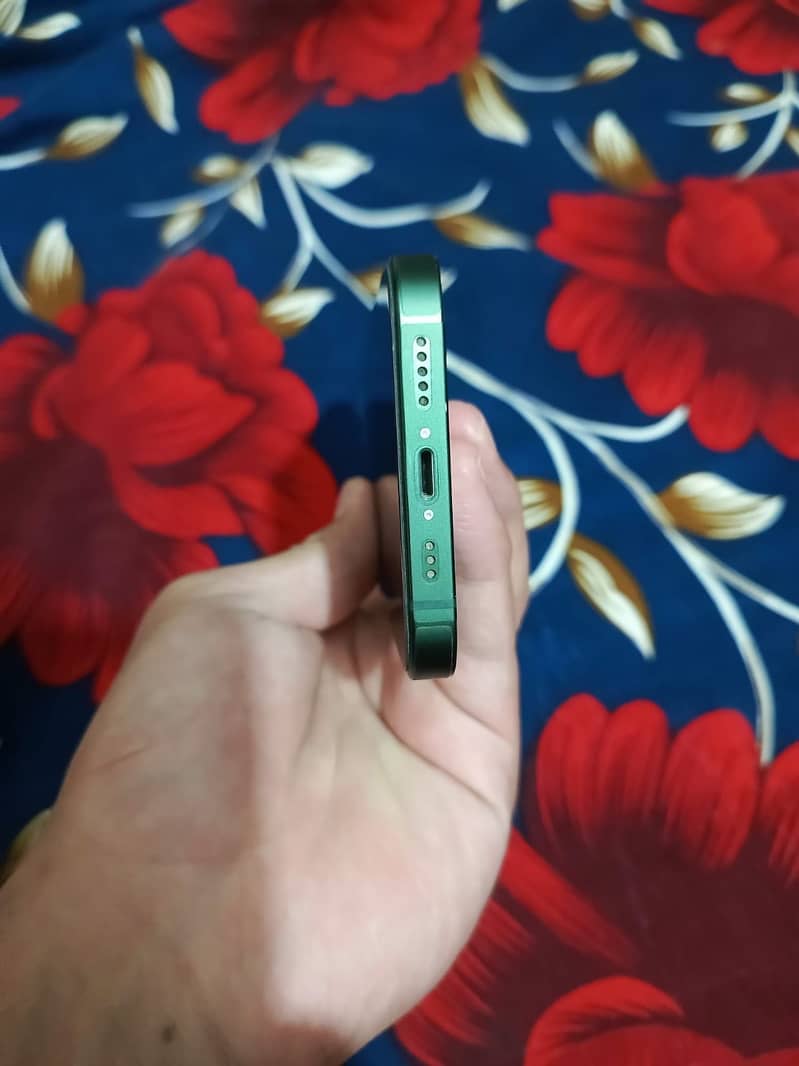 Apple iPhone 13 2