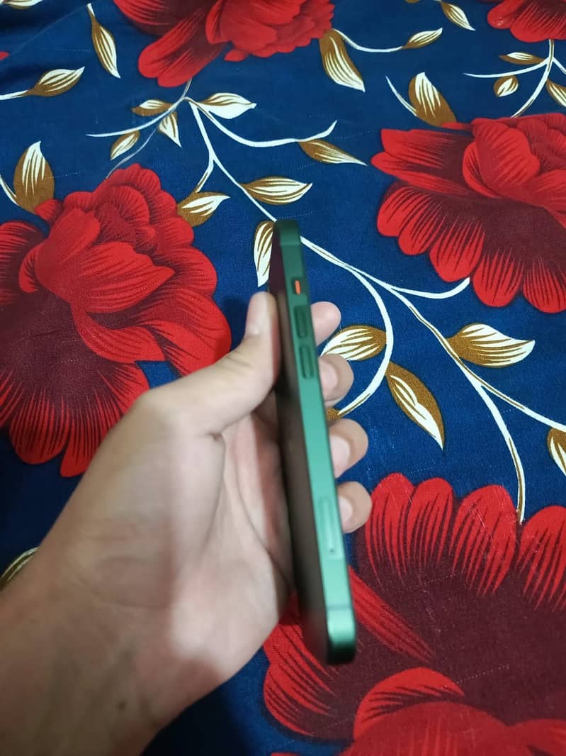 Apple iPhone 13 3