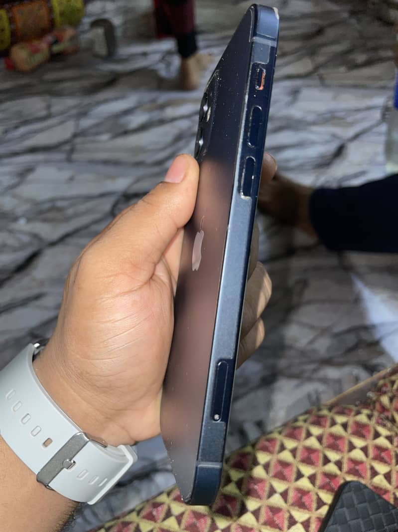 Apple iPhone 12 3