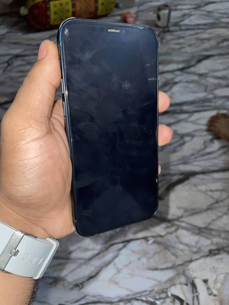 Apple iPhone 12 4