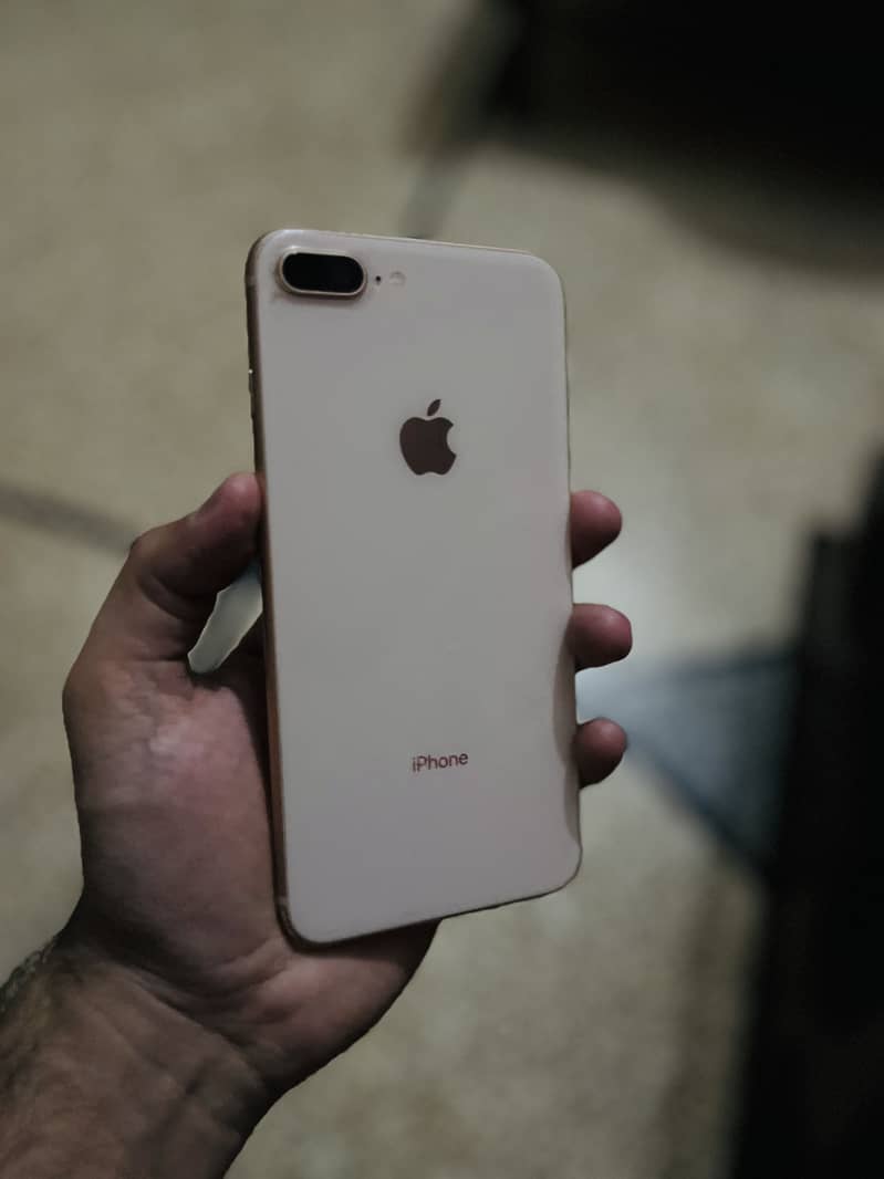Apple iPhone 8 Plus 3