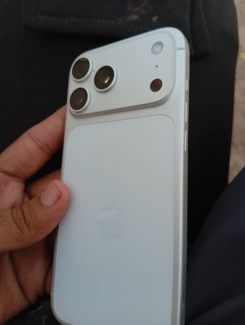iPhone 17 Pro Max 2