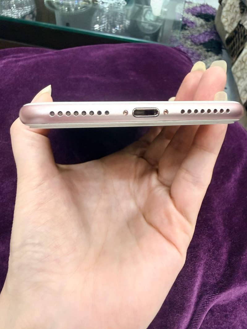 Apple iPhone 7 Plus 6