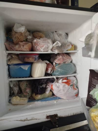 Urgent:Dawlance 18 Cubic Feet Fridge – Fully Working & Well Maintained