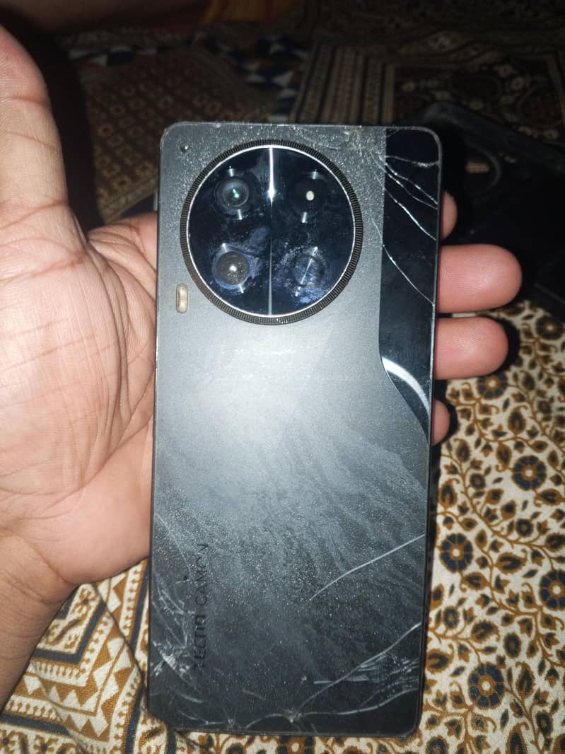 Tecno CAMON 30 1