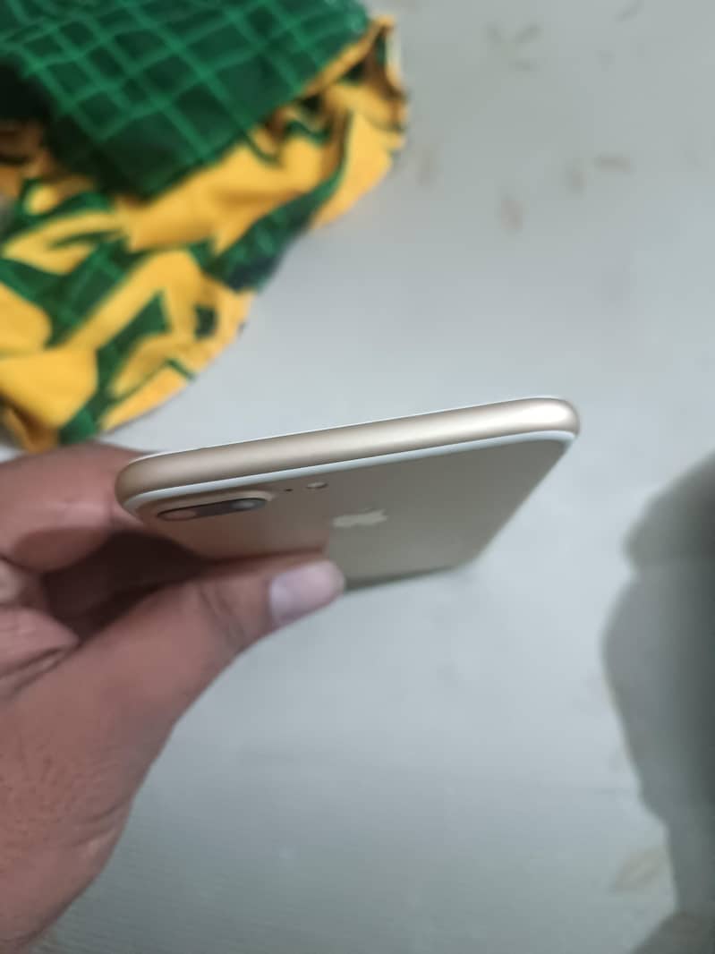Apple iPhone 7 Plus 0