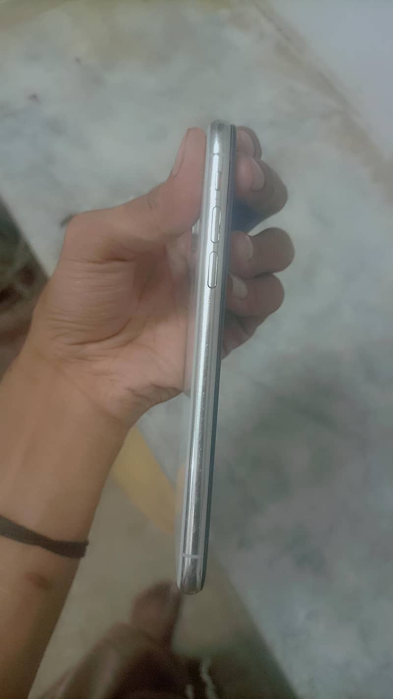 Apple iPhone X 4