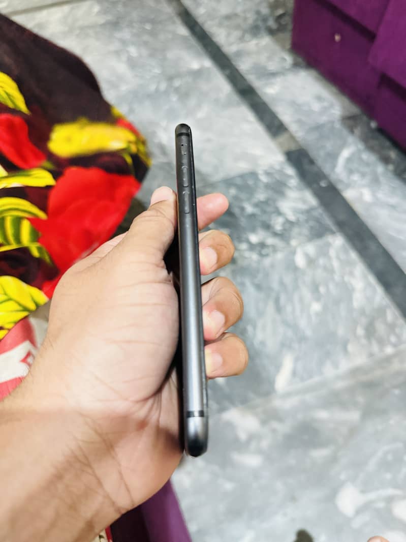 Apple iPhone 8 1