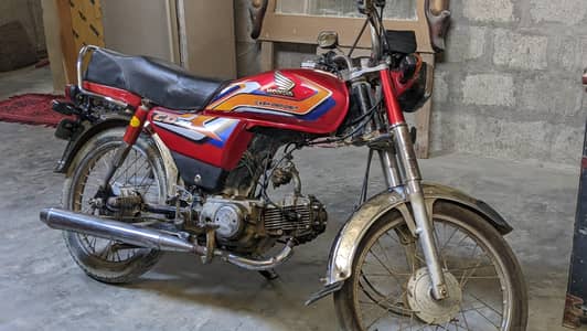 super power bike hai 2015 model Honda ka takriban saman laga hua hai