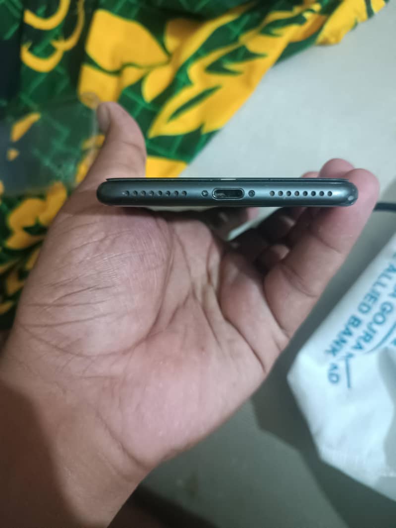 Apple iPhone 8 Plus 1