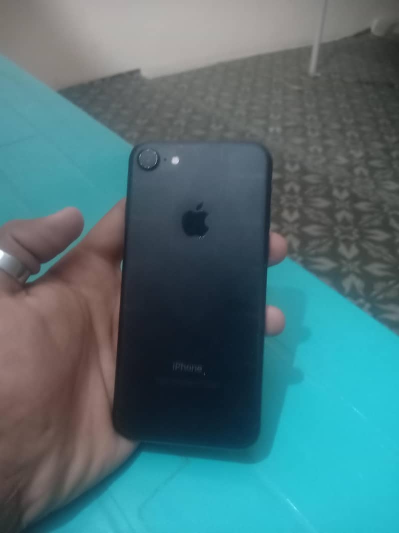 Apple iPhone 7 0