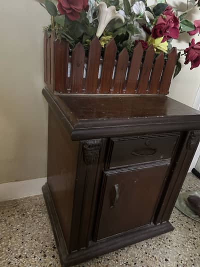 Side table with decoration