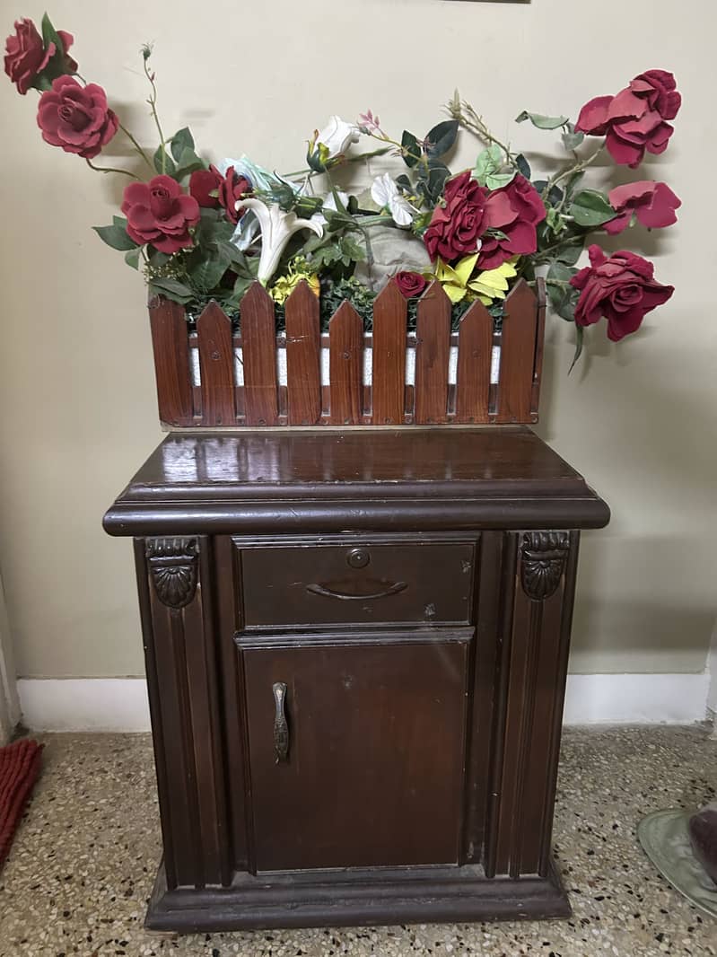 Side table with decoration 1