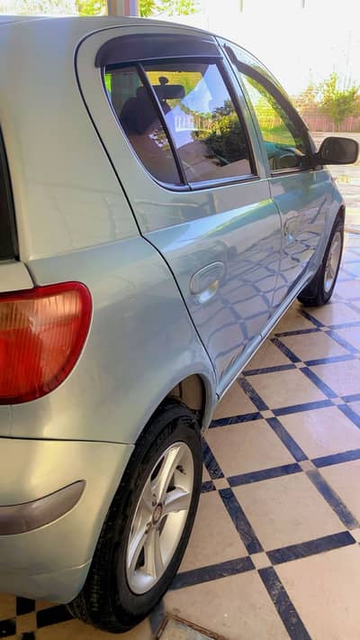 Toyota Vitz 2003