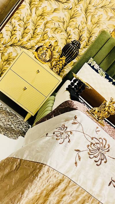BRAND NEW KING SIZE LUXURY BED WITH SIDE TABLES